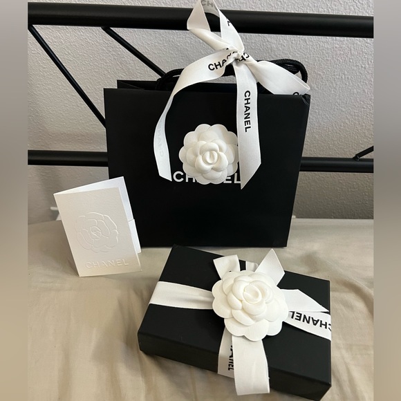 NEW full set. CHANEL beige caviar cardholder with gold CC logo hardware - Picture 15 of 15